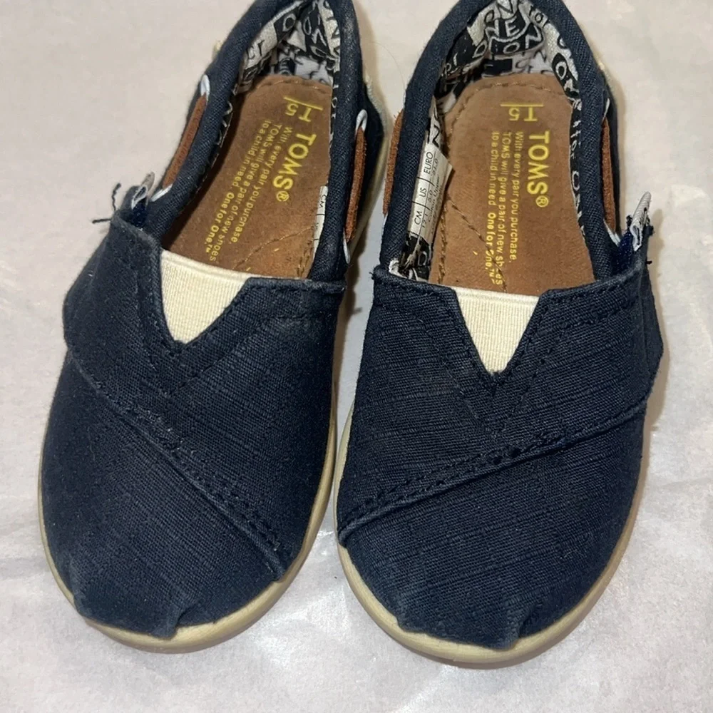 Baby Toms Canvas Shoes in Navy and Cream